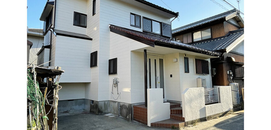 Casa reformada em Toyokawa