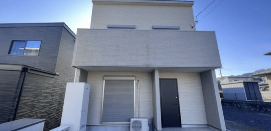Casa semi nova em Iga por ¥47,960