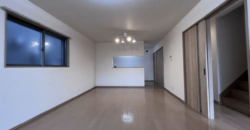 Casa semi nova em Iga por ¥47,960