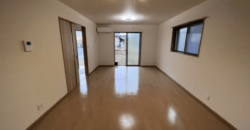 Casa semi nova em Iga por ¥47,960