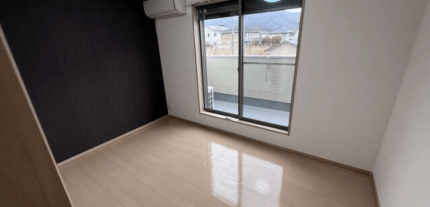 Casa semi nova em Iga por ¥47,960