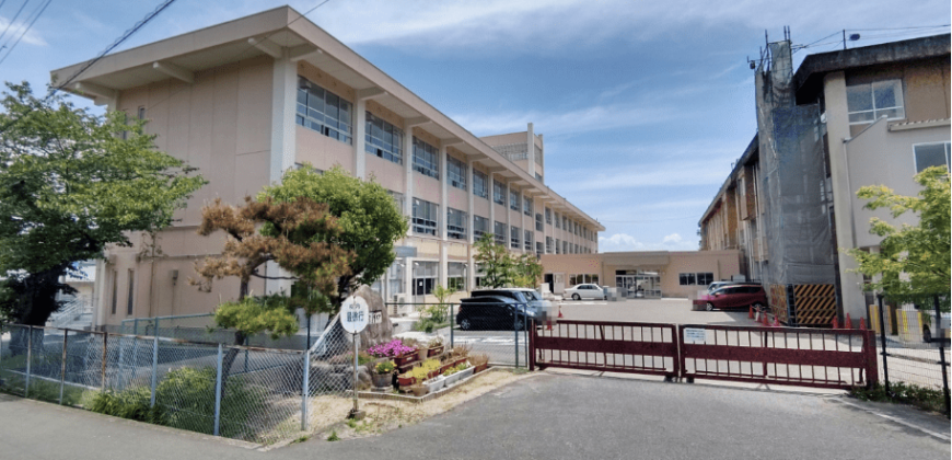 Casa à venda em Yokkaichi, em Hiratsu Shinmachi por ¥56,500/mês