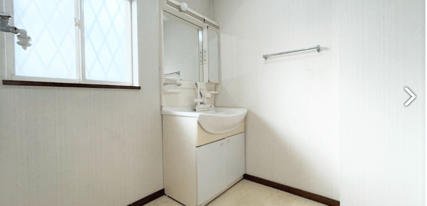 Casa de 4 casas à venda em Komaki, Shiroyama por ¥56,500/mês