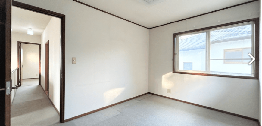 Casa de 4 casas à venda em Komaki, Shiroyama por ¥56,500/mês