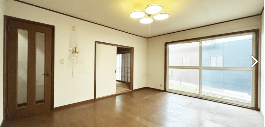 Casa de 4 casas à venda em Komaki, Shiroyama por ¥56,500/mês