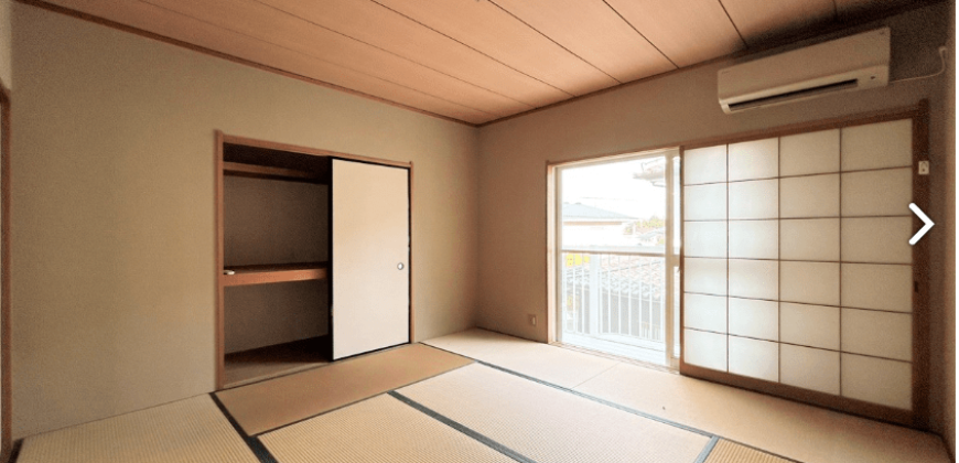 Casa de 4 casas à venda em Komaki, Shiroyama por ¥56,500/mês