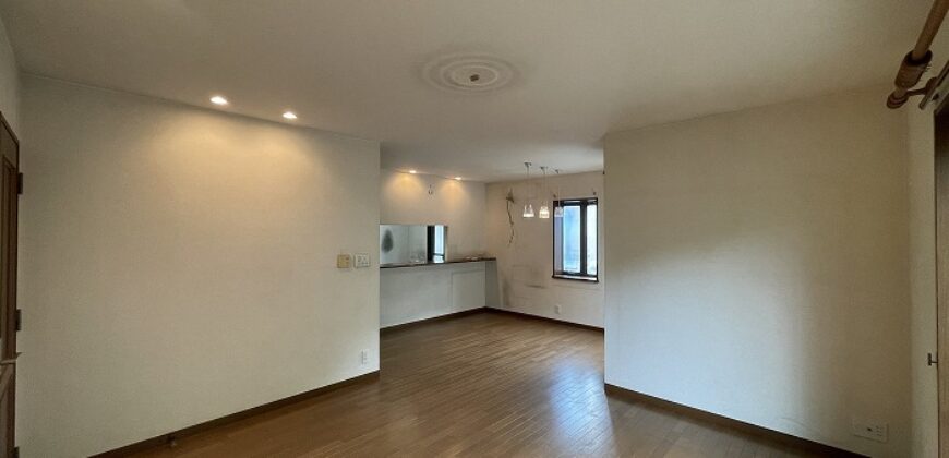 Casa à venda em Kobe-shi, Tarumi-ku por ¥113,000/mês