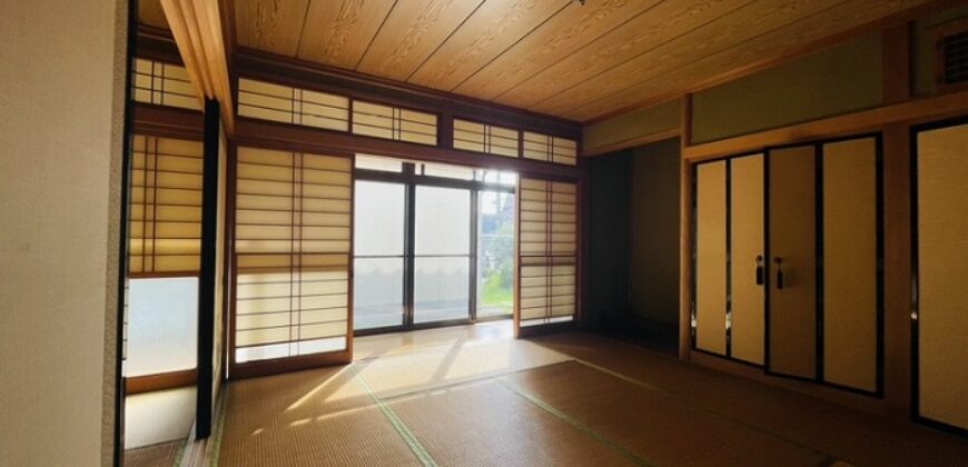 Casa à venda em Toyota, Akiba-chō por ¥66,000/mês