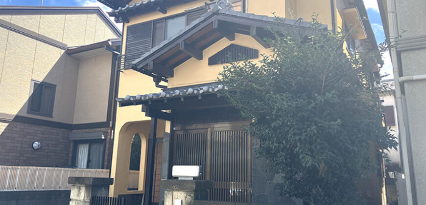 Casa à venda em Takarazuka-shi, Komeya por ¥82,000/mês