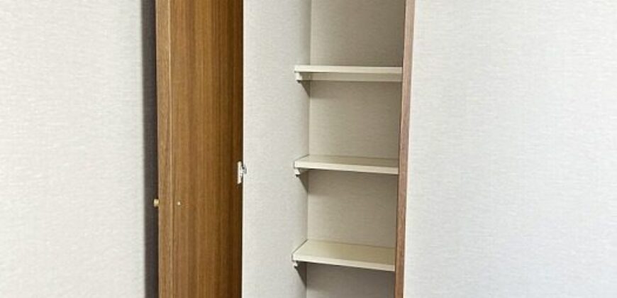 Apartamento à venda em Yokkaichi Amakasuga por ¥60,000/mês