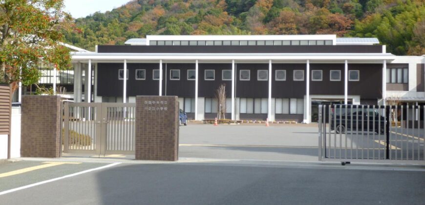 Casa à venda em Shikokuchuo, Kawanoecho por ¥43,000/mês