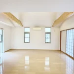 270040004-32