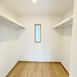 270038121-18