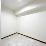 B03032-000085-198543-10