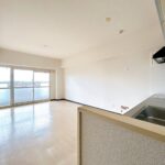 ECF-20260620-0017_sala_de_estar_com_cozinha_americana-1.jpg